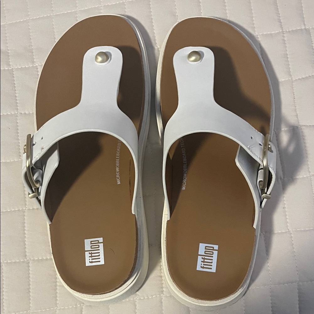 FitFlop Women's White and Tan Sandals